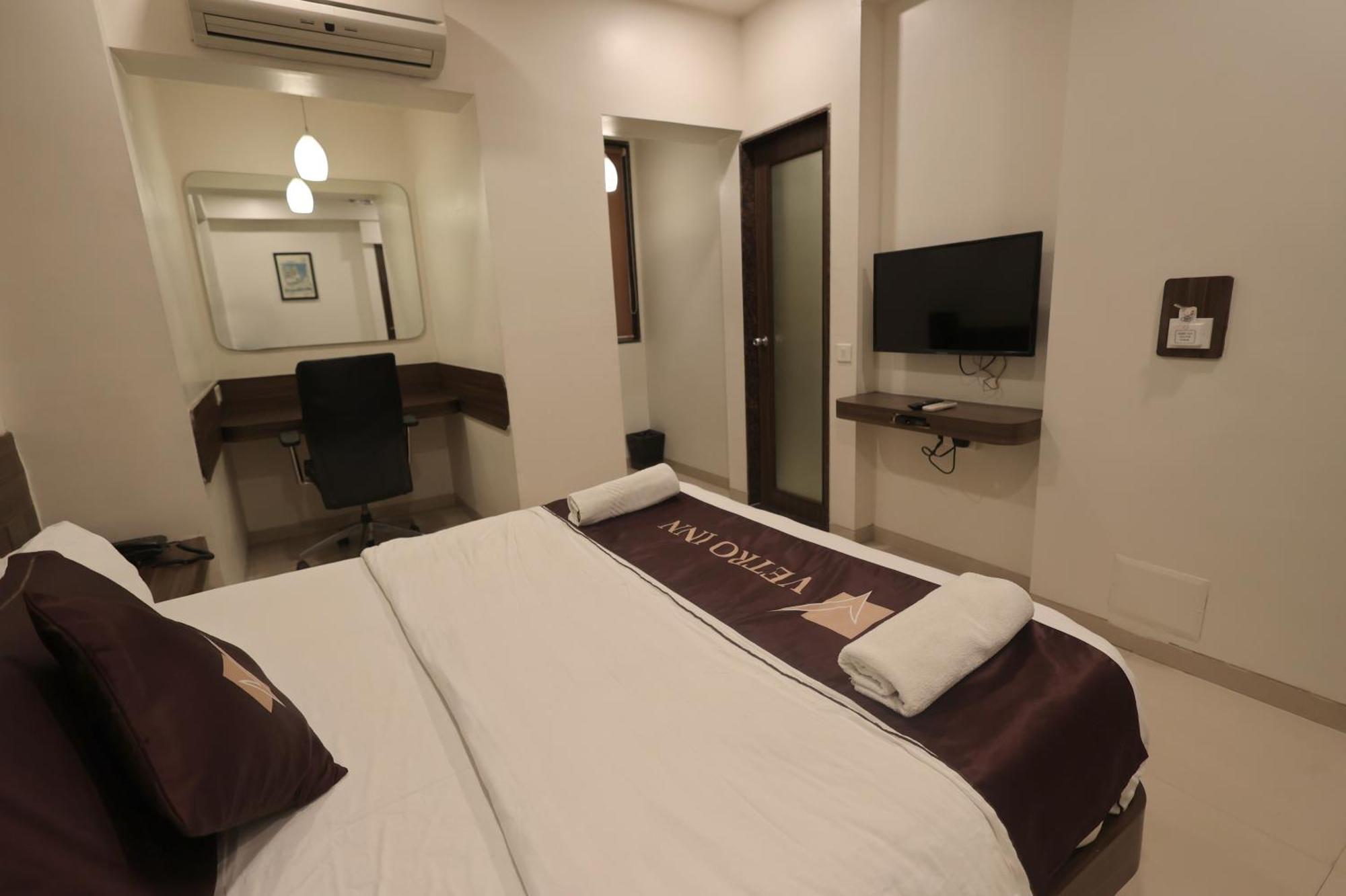 Hotel Vetro Inn Surat Exterior foto