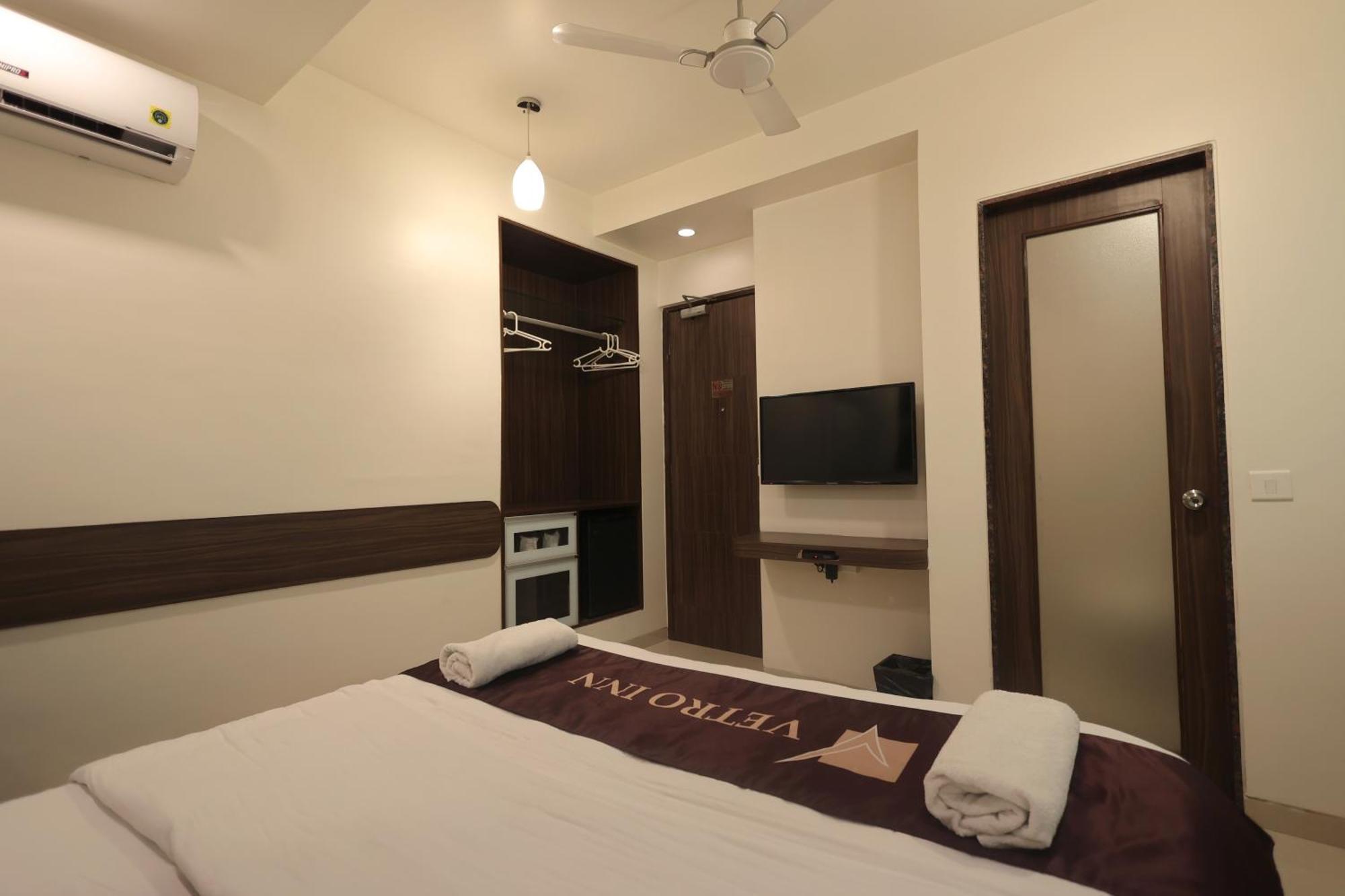Hotel Vetro Inn Surat Exterior foto