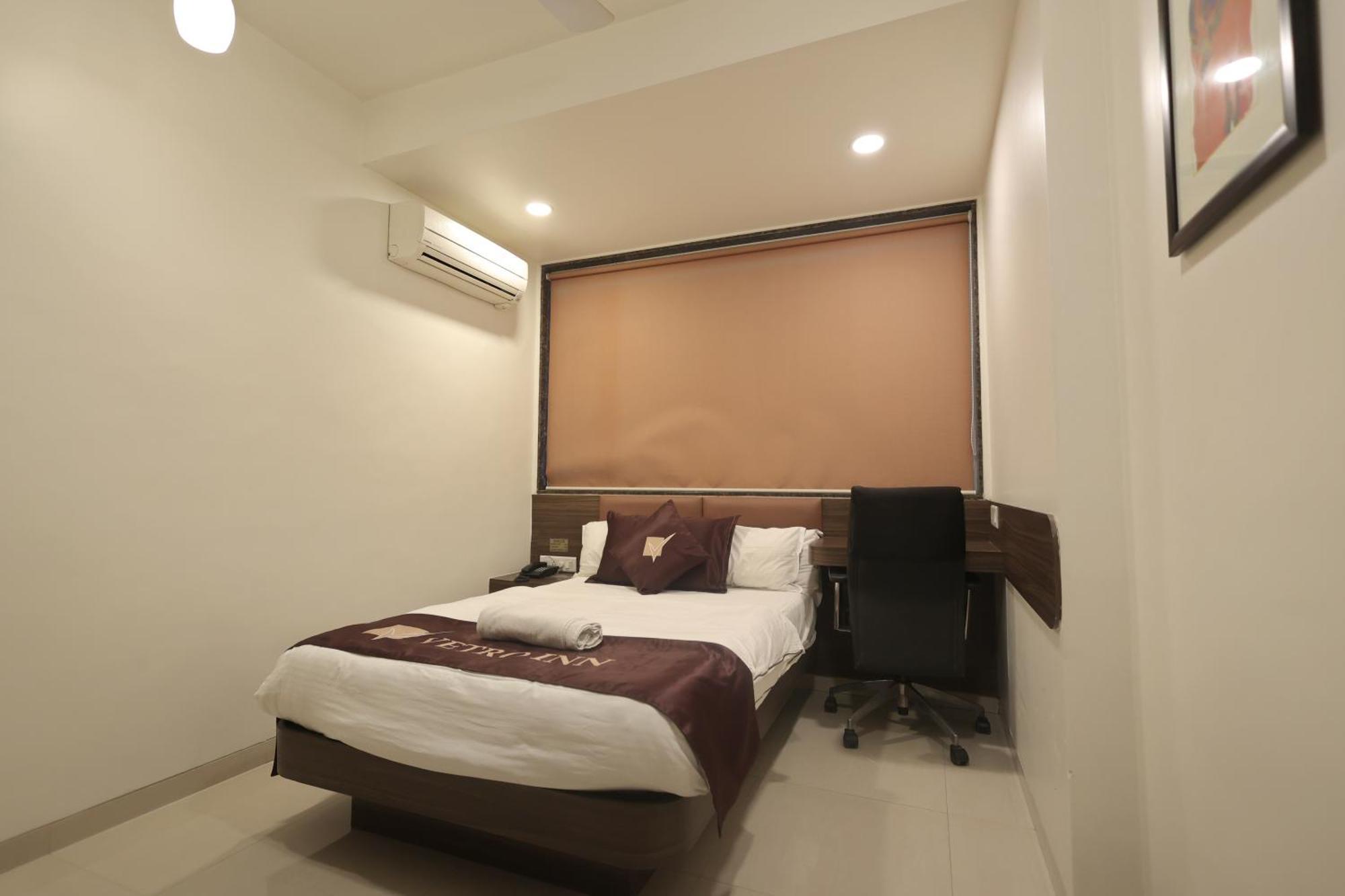 Hotel Vetro Inn Surat Exterior foto
