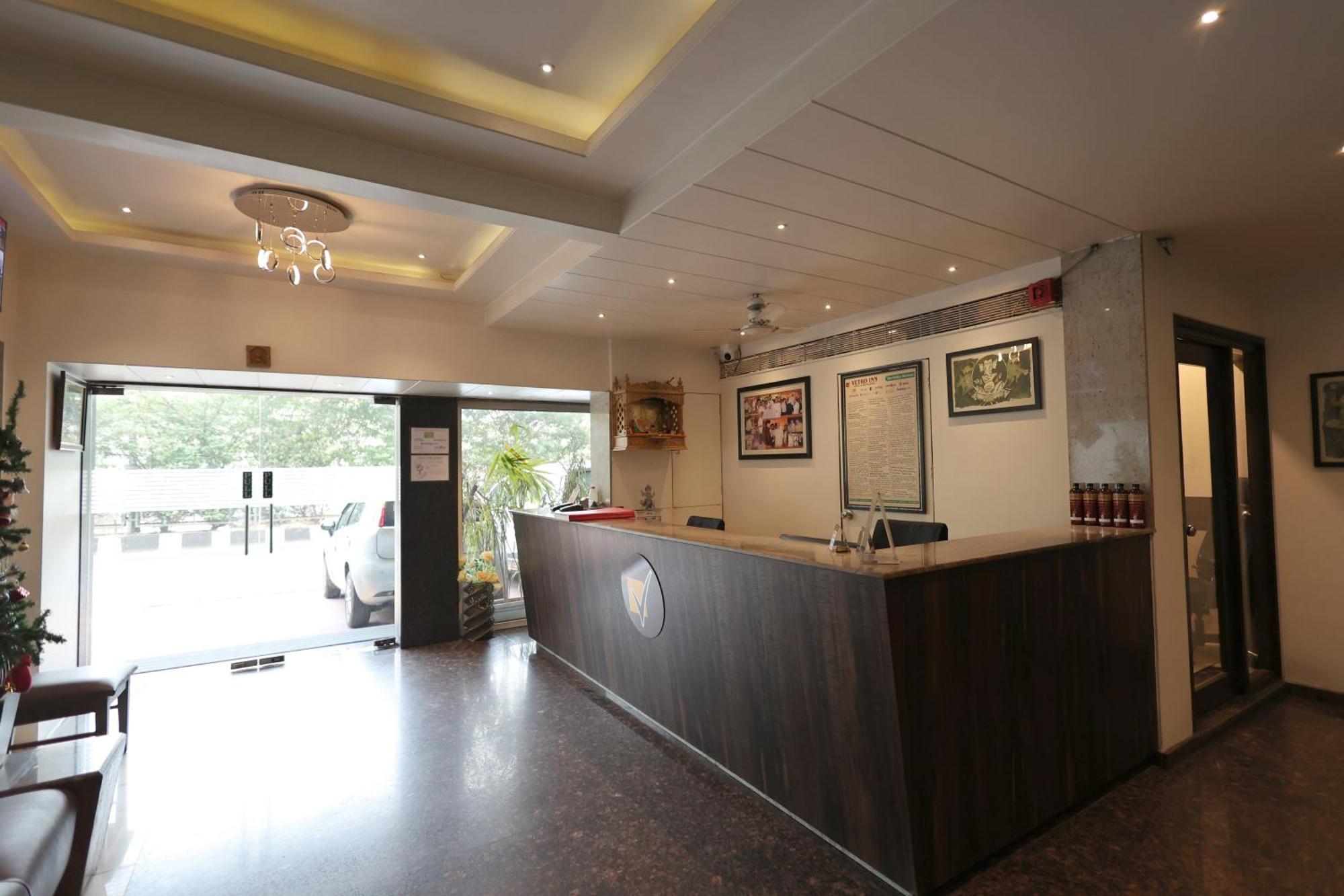Hotel Vetro Inn Surat Exterior foto